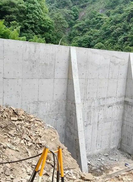 青岛胶南重力式挡土墙